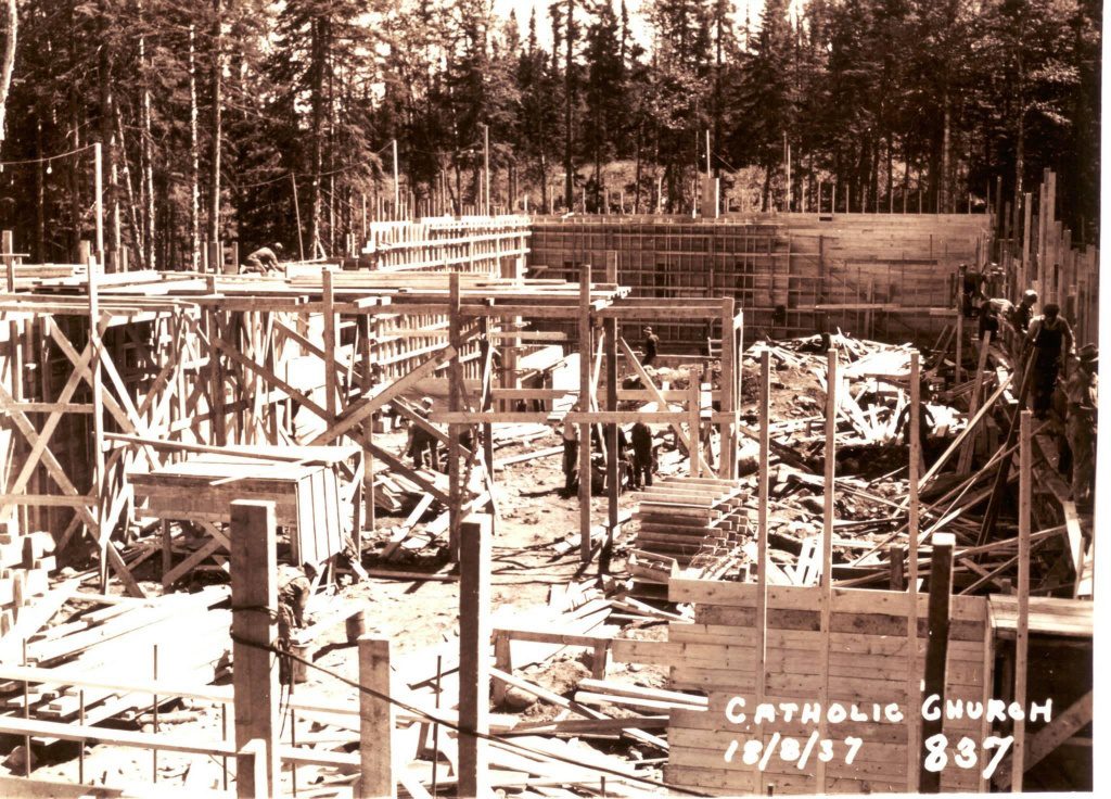Construction de l'église en 1937